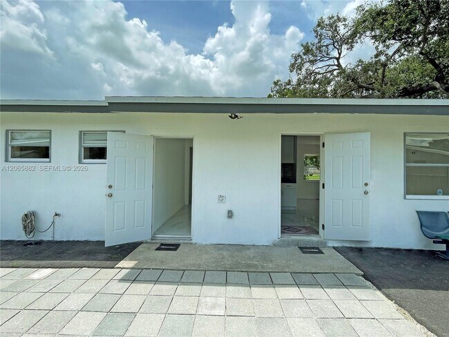 Building Photo - 1606 NW 12th Ave