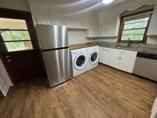 Building Photo - 3-Bedroom, 1 Bath Home Close to Downtown & MSU