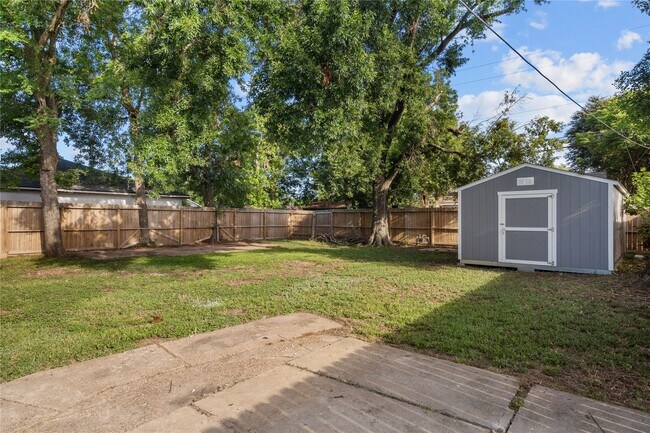 Building Photo - 1909 16th Ave N