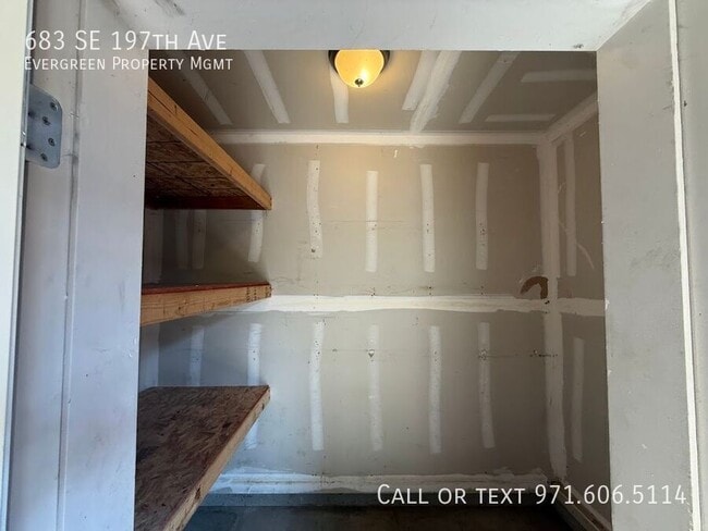 Building Photo - 683 SE 197th Ave