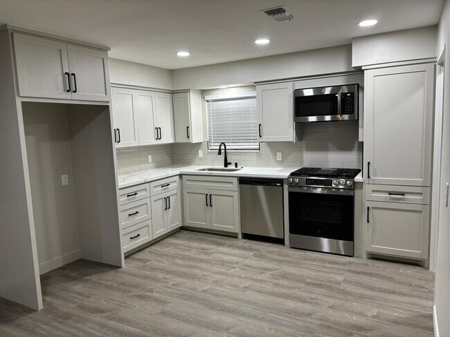 Building Photo - 3706 Galway Ln