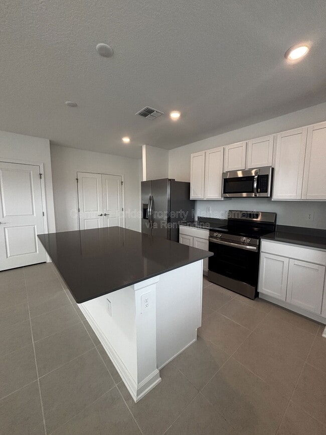 Building Photo - 7370 Summer Ivy Aly