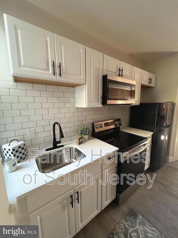 Building Photo - 3205 Latona St