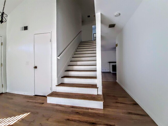 Building Photo - 8928 Sage Ct