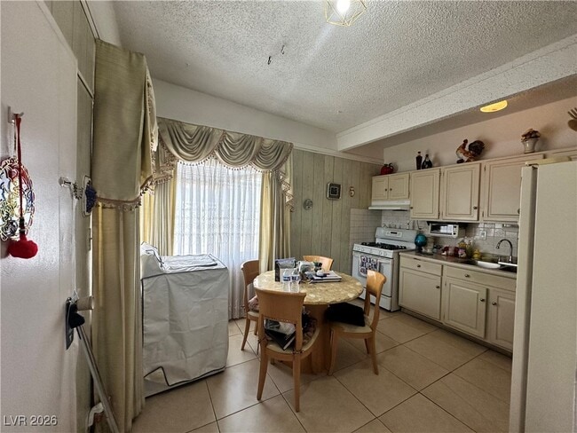 Building Photo - 2300 Pardee Pl