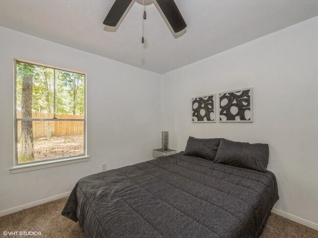 Building Photo - 1320 E Red Cedar Cir
