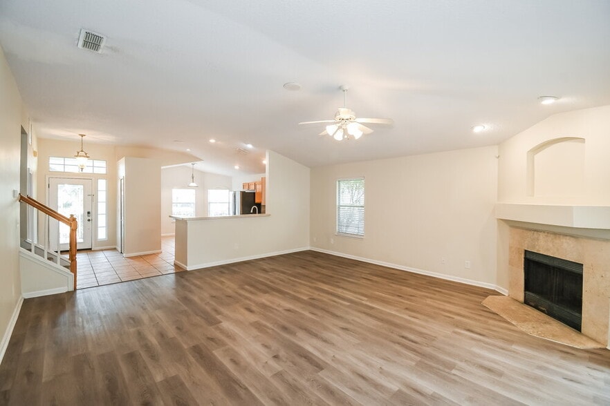 Building Photo - 732 Dewdrop Loop