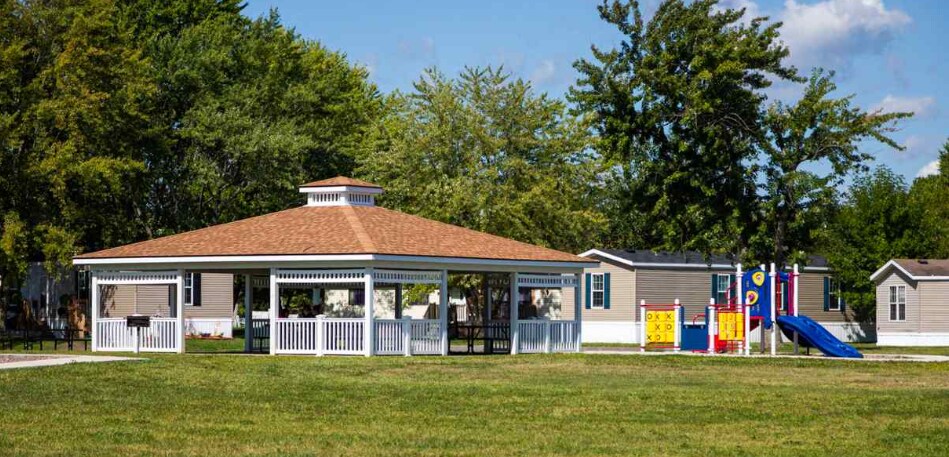 Building Photo - 7028 Bayview Dr