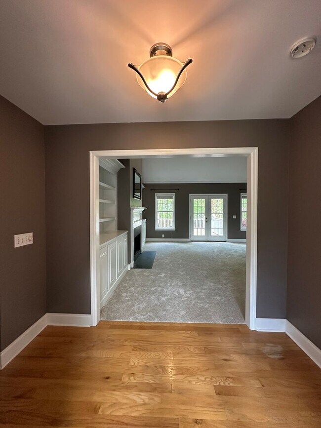 Building Photo - Move-In ready 3-bedroom 2-bathroom house on the Eastside