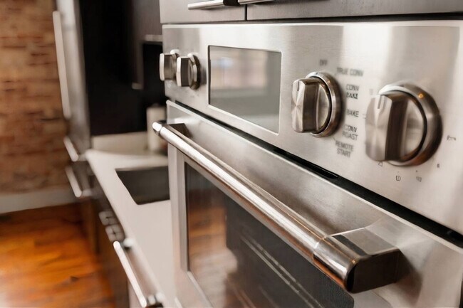 Building Photo - 21 E 15th St