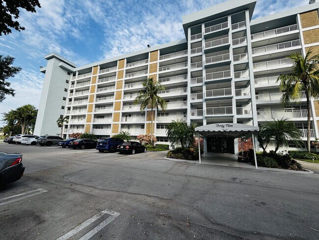 Building Photo - 3091 N Course Dr