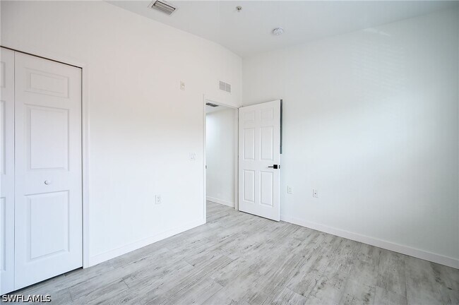 Building Photo - 26700 Rosewood Pointe Dr