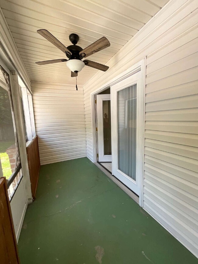 Building Photo - ALL Utilities Included