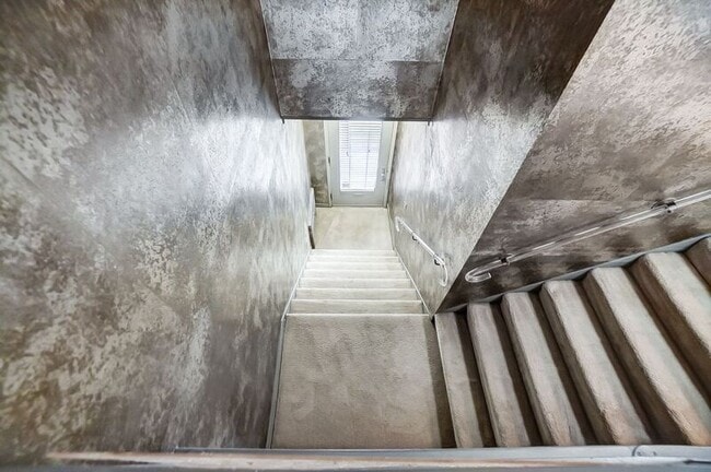 Building Photo - 2881 Observatory Ave