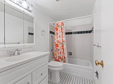 Building Photo - 750 Trailwood Path