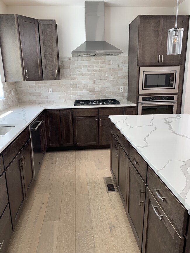 Building Photo - 525 Promenade Dr