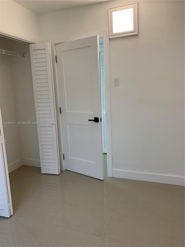 Building Photo - 2025 SW 84th Ct