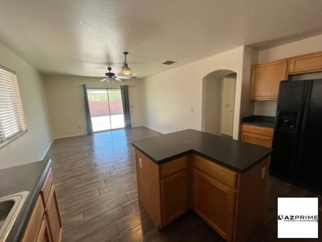 Building Photo - Light and bright 3bd/2ba