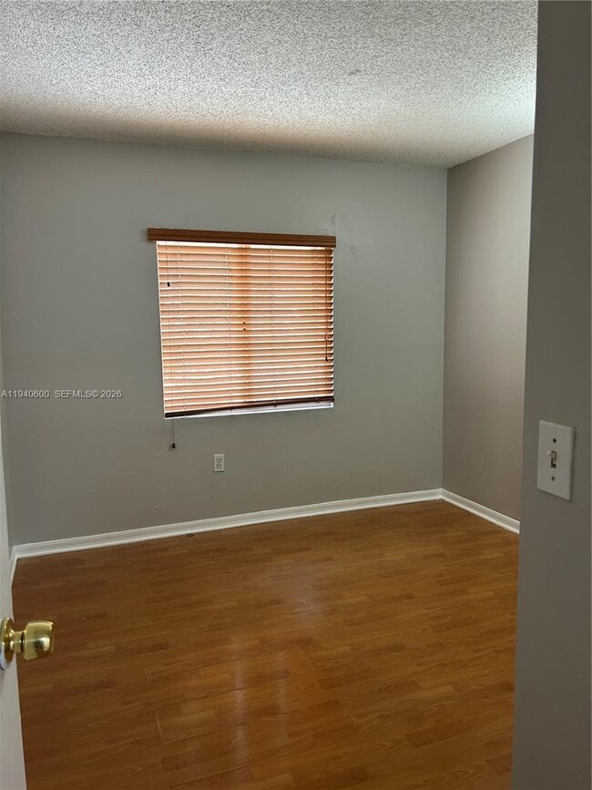 Building Photo - 6225 SW Kendale Lakes Cir