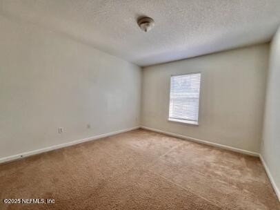 Building Photo - 302 Cherry Way