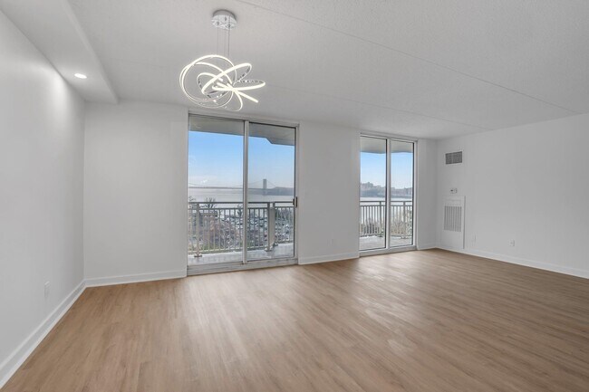 Building Photo - 1055 River Rd