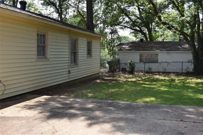 Building Photo - 1659 Rigby St