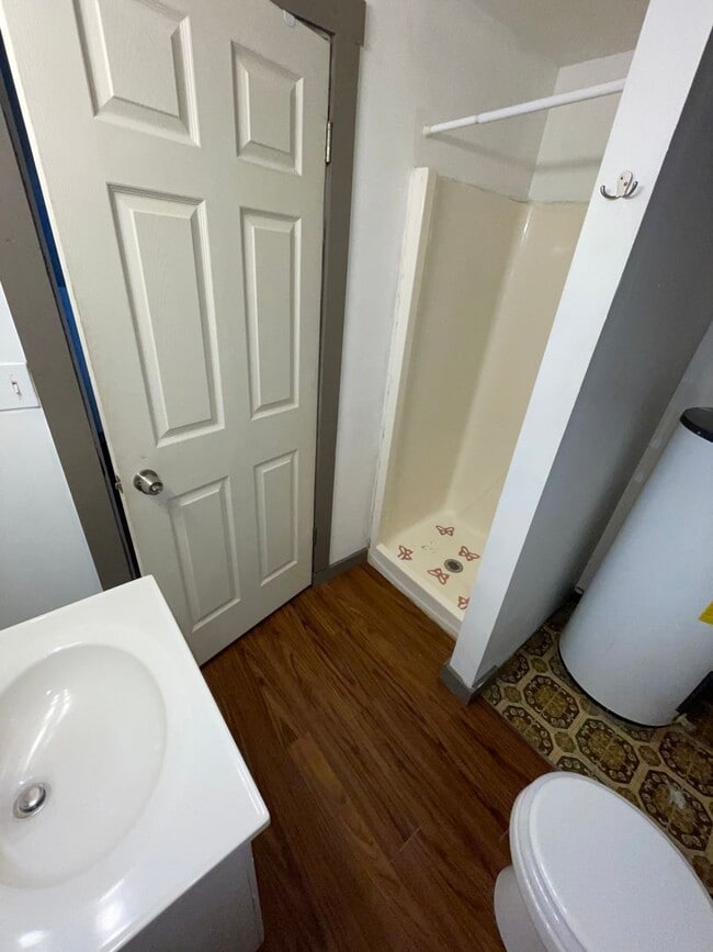 Building Photo - 431 Forest Ave