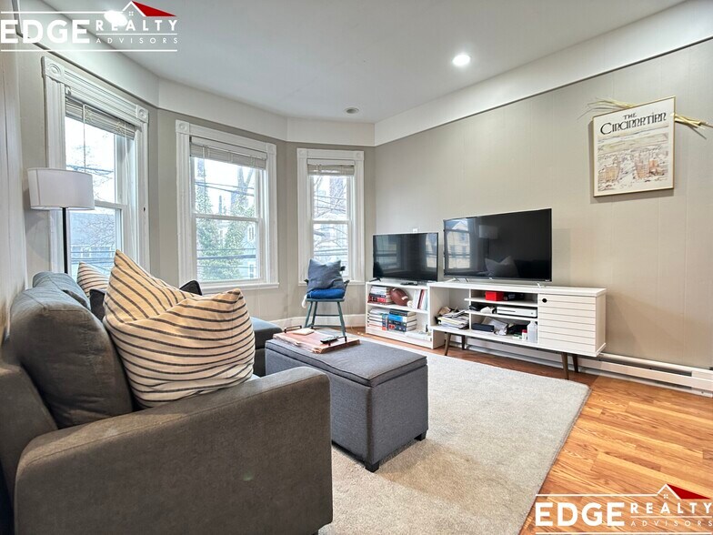 Building Photo - 10 Adamson St