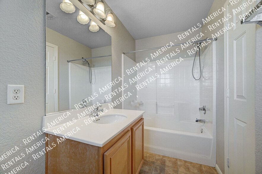 Building Photo - 10567 Foggy Glen Ave