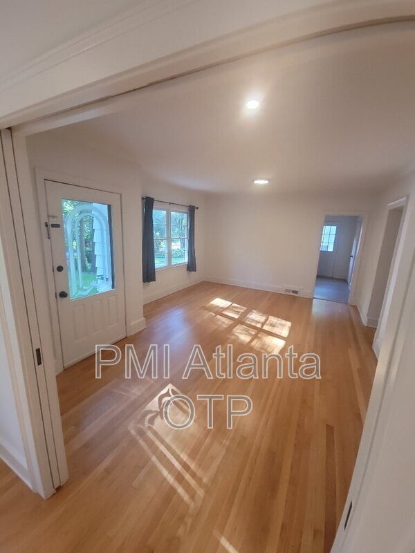 Building Photo - 1952 Wellbourne Dr NE