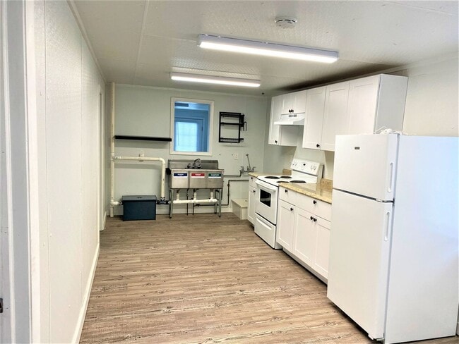 Building Photo - ****Warwick/Oakland Beach – Waterfront Single Family Home - $1,750****