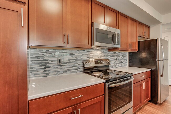 Building Photo - 905 N Jackson St