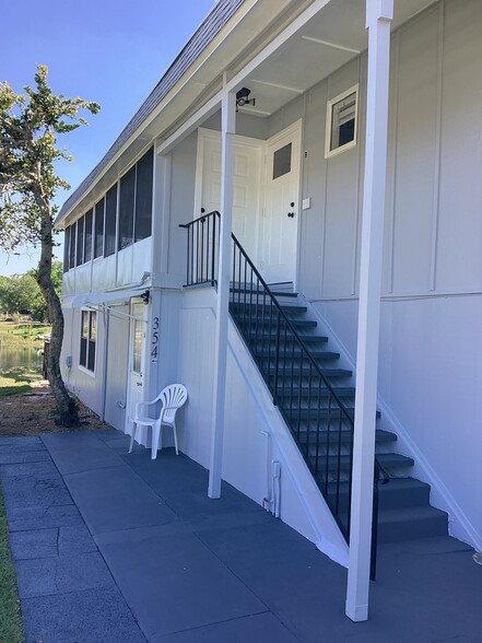 Building Photo - 356 1st Ave N
