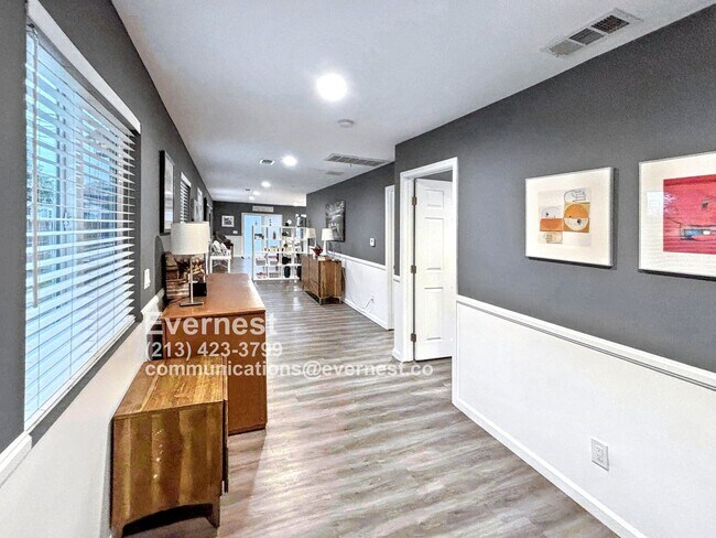 Building Photo - Charming 2-Bedroom Home in a Prime Locatio...