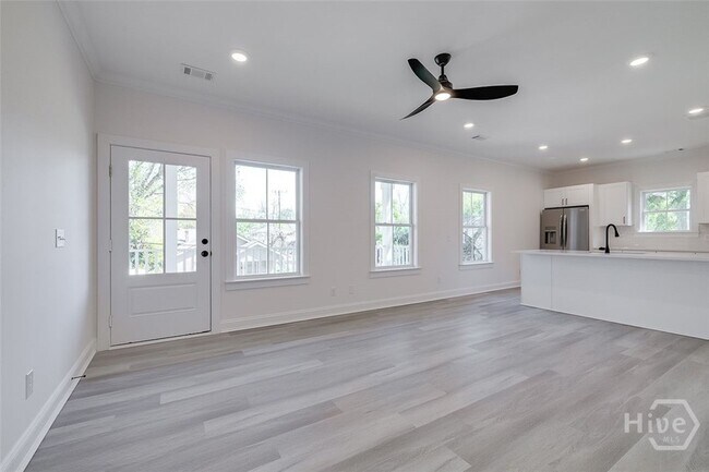 Building Photo - 1615 Le Grand St