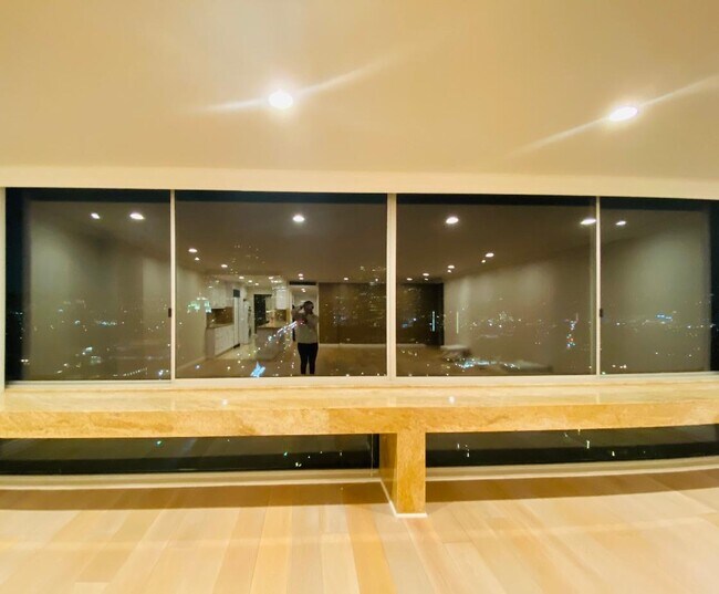 Building Photo - 2220 Ave of the Stars
