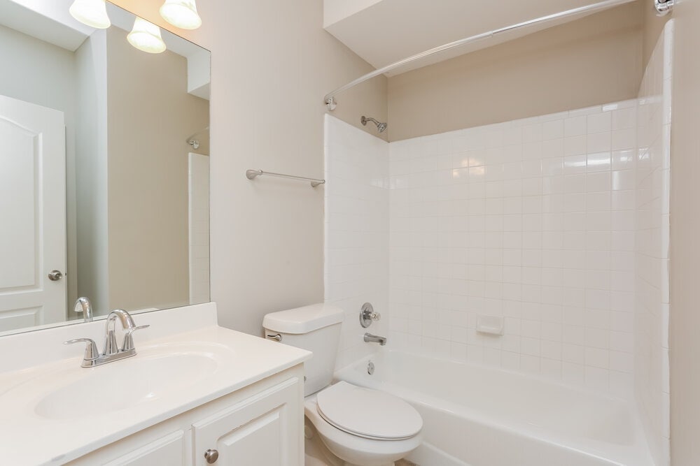 Building Photo - 870 Yankton Dr SW