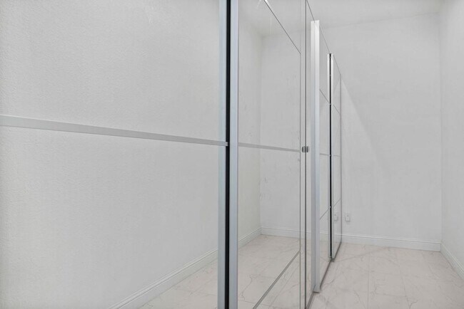 Building Photo - 920 Villa Rialto View