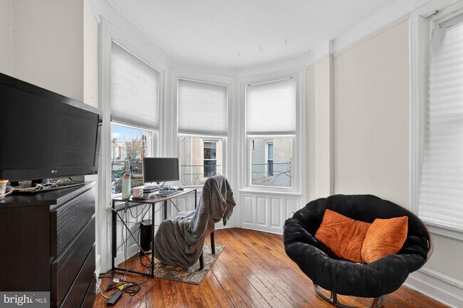 Building Photo - 2322 Poplar St