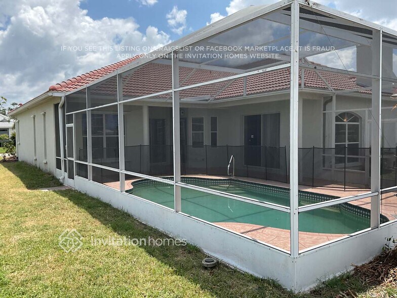 Building Photo - 7214 39th Ln E