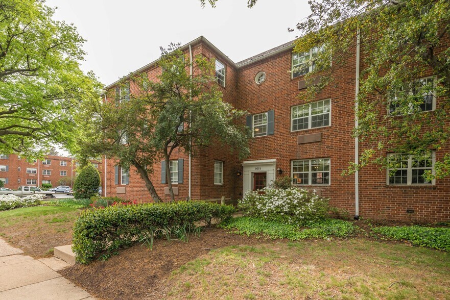 Entry - 1618 W Abingdon Dr