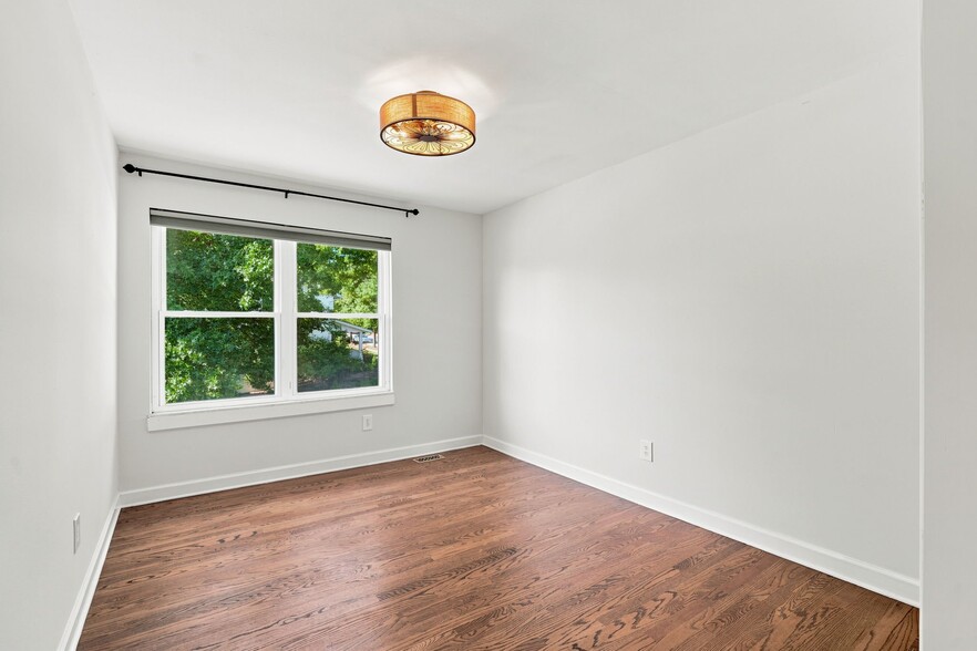 Building Photo - 701 Oak Run Ln