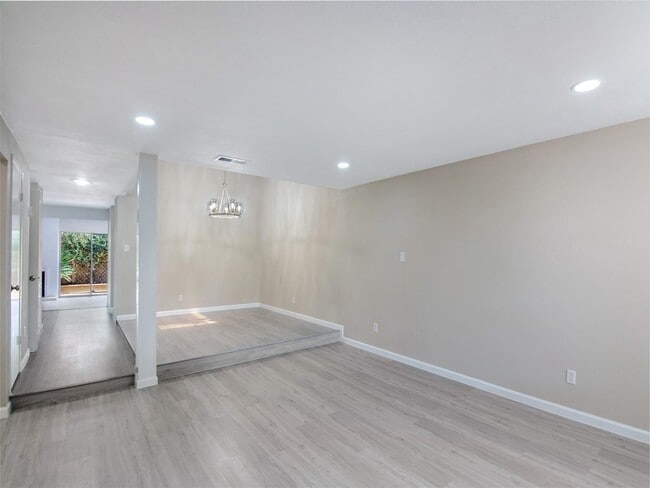 Building Photo - 11624 Village Pl Dr