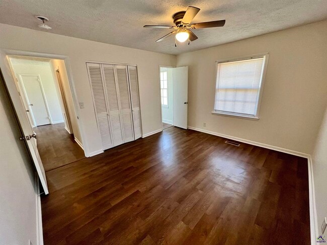 Building Photo - 2209 Macy Ave