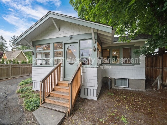 Building Photo - 614 E 18th Ave