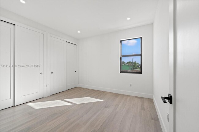 Building Photo - 740 NW 24th Ct