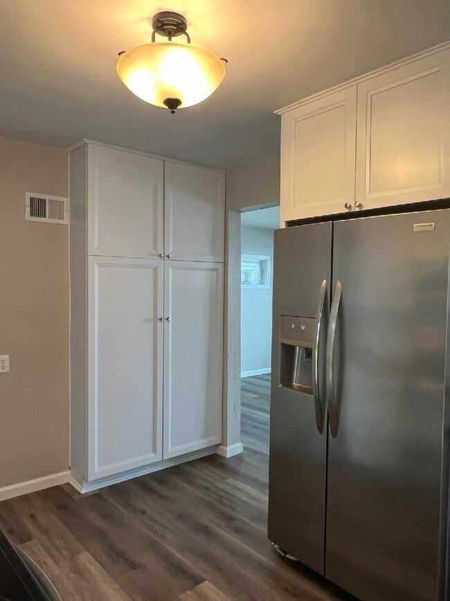 Building Photo - 332 11th St