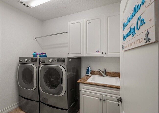 Building Photo - 1227 Radiant St