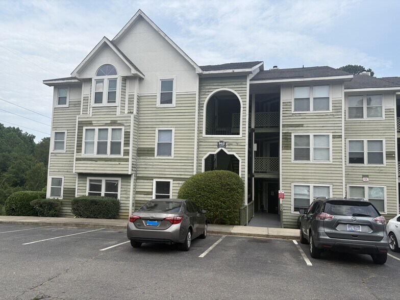 Primary Photo - 962 Stewarts Creek Dr