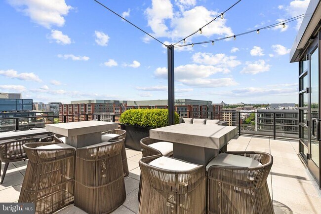 Building Photo - 1300 4th St SE